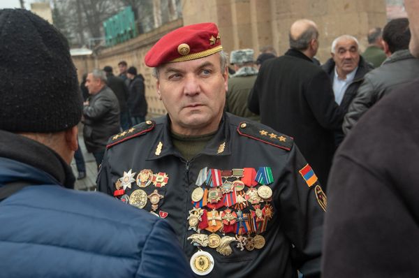 Члены Союза ветеранов войны в Афганистане возложили цветы к обелиску Героям Афганской войны (15 февраля 2019). Еревaн - Sputnik Армения