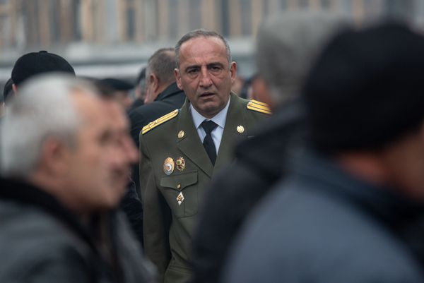Члены Союза ветеранов войны в Афганистане возложили цветы к обелиску Героям Афганской войны (15 февраля 2019). Еревaн - Sputnik Армения