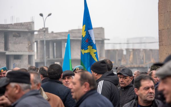 Члены Союза ветеранов войны в Афганистане возложили цветы к обелиску Героям Афганской войны (15 февраля 2019). Еревaн Члены Союза ветеранов войны в Афганистане возложили цветы к обелиску Героям Афганской войны (15 февраля 2019). Еревaн - Sputnik Армения