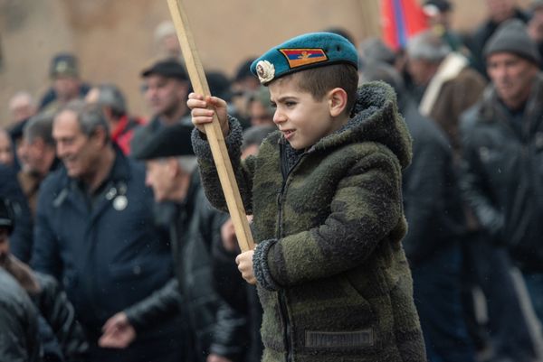 Члены Союза ветеранов войны в Афганистане возложили цветы к обелиску Героям Афганской войны (15 февраля 2019). Еревaн - Sputnik Армения