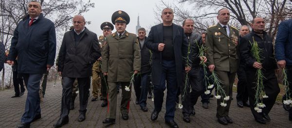 Члены Союза ветеранов войны в Афганистане возложили цветы к обелиску Героям Афганской войны (15 февраля 2019). Еревaн Члены Союза ветеранов войны в Афганистане возложили цветы к обелиску Героям Афганской войны (15 февраля 2019). Еревaн - Sputnik Армения