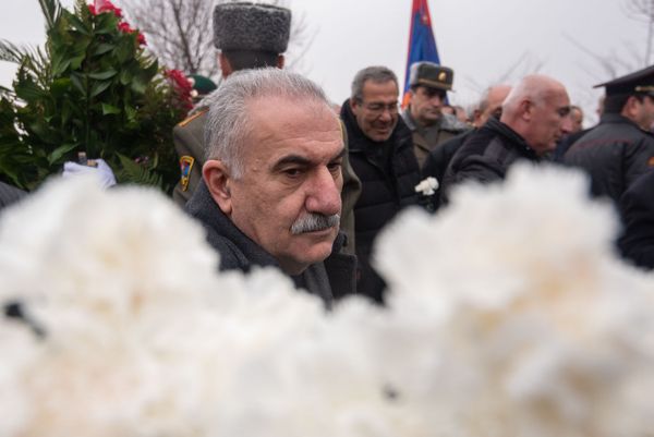 Члены Союза ветеранов войны в Афганистане возложили цветы к обелиску Героям Афганской войны (15 февраля 2019). Еревaн - Sputnik Армения