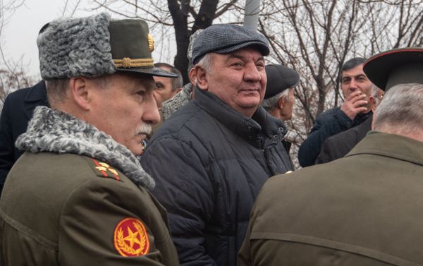 Члены Союза ветеранов войны в Афганистане возложили цветы к обелиску Героям Афганской войны (15 февраля 2019). Еревaн Члены Союза ветеранов войны в Афганистане возложили цветы к обелиску Героям Афганской войны (15 февраля 2019). Еревaн - Sputnik Армения