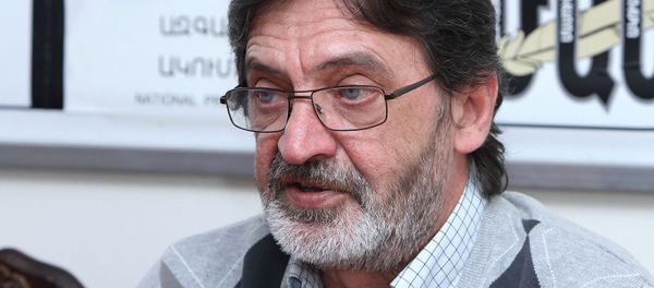 Месроп Мовсесян на пресс-конференции (2 апреля 2013). Еревaн - Sputnik Армения