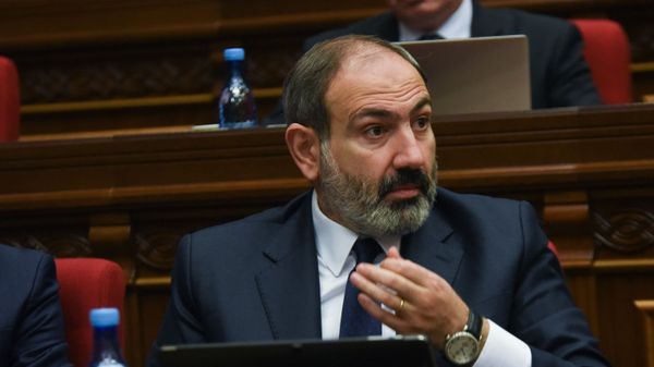 Премьер-министр Никол Пашинян на внеочередном заседании парламента Армении (14 февраля 2019). Еревaн - Sputnik Армения
