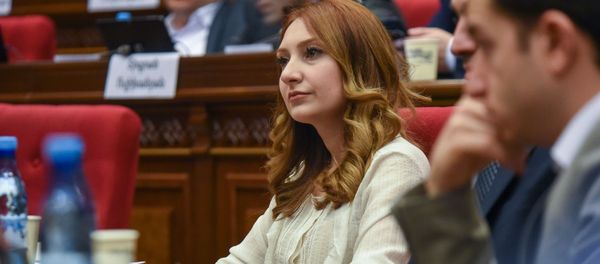 Руководитель фракции Мой шаг Лилит Макунц на внеочередном заседании парламента Армении (12 февраля 2019). Еревaн - Sputnik Արմենիա
