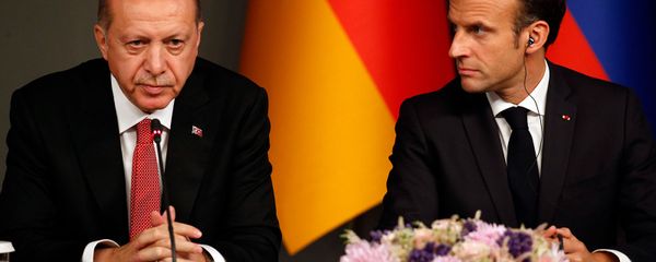 Президенты Турции и Франции Реджеп Тайип Эрдоган и Эммануэль Макрон на пресс-конференции по итогам саммита по Сирии (27 октября 2018). Стамбул Президенты Турции и Франции Реджеп Тайип Эрдоган и Эммануэль Макрон на пресс-конференции по итогам саммита по Сирии (27 октября 2018). Стамбул - Sputnik Армения