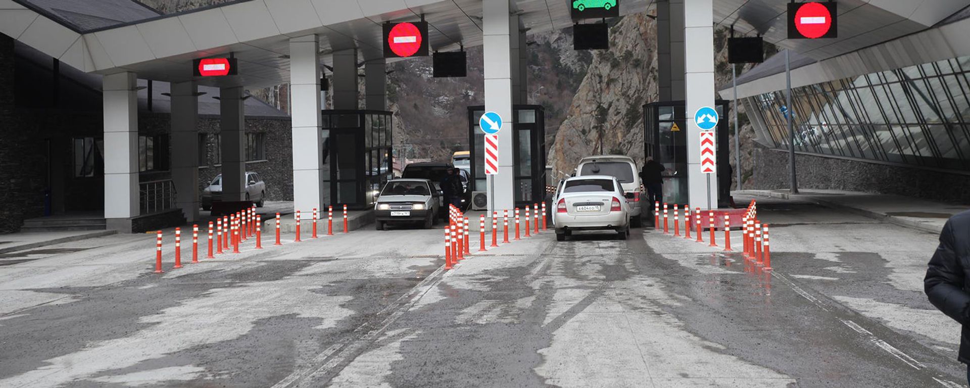 Автомобильный пункт пропуска Верхний Ларс Автомобильный пункт пропуска Верхний Ларс - Sputnik Արմենիա, 1920, 27.04.2021