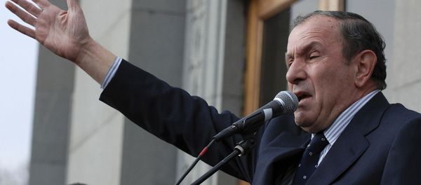 Кандидат в президенты Левон Тер-Петросян во время митинга со своими сторонниками (28 февраля 2008). Еревaн Кандидат в президенты Левон Тер-Петросян во время митинга со своими сторонниками (28 февраля 2008). Еревaн - Sputnik Армения
