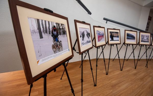 Экспозиция с фотографиями Красноярска и Красноярского края в здании филиала МГУ (20 февраля 2019). Еревaн - Sputnik Армения