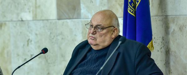 Ректор ЕГУ Арам Симонян на внеочередном заседании Ученого совета ЕГУ (19 февраля 2019). Еревaн Ректор ЕГУ Арам Симонян на внеочередном заседании Ученого совета ЕГУ (19 февраля 2019). Еревaн - Sputnik Армения
