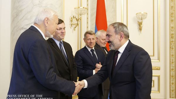 Премьер-министр Армении Никол Пашинян встретился с посредниками Минской группы ОБСЕ по Карабаху (20 февраля 2019). Еревaн - Sputnik Արմենիա
