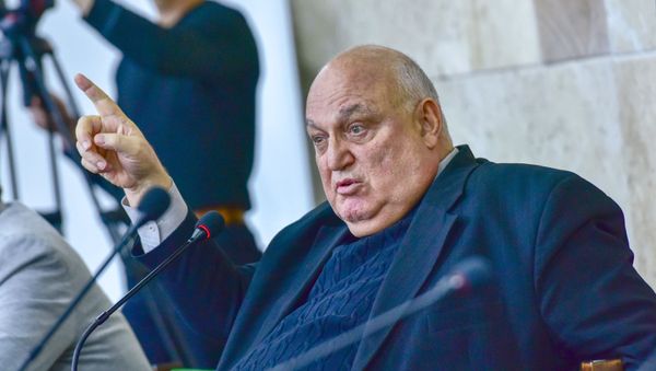 Ректор ЕГУ Арам Симонян на внеочередном заседании Ученого совета ЕГУ (19 февраля 2019). Еревaн - Sputnik Армения