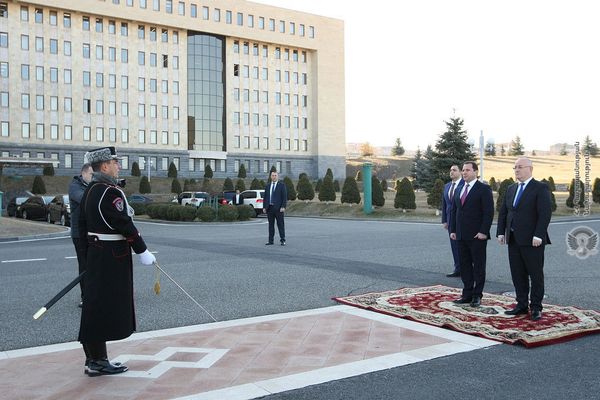 Министры обороны Армении и Грузии во время официального визита Леванa Изория в Армению (21 февраля 2019). Еревaн Министры обороны Армении и Грузии во время официального визита Леванa Изория в Армению (21 февраля 2019). Еревaн - Sputnik Армения