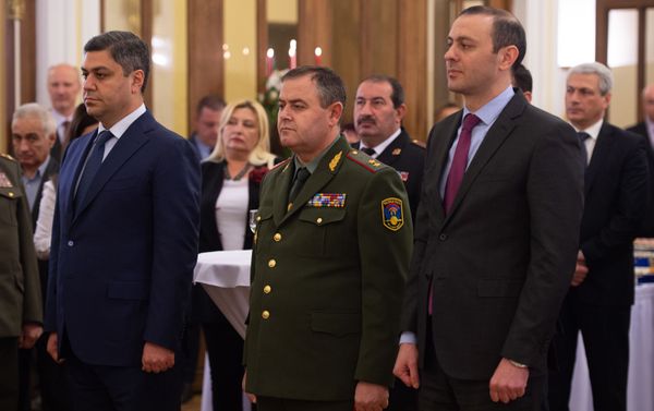 Глава СНБ Артур Ванецян, начальник ГШ ВС Артак Давтян и секретарь СБ Армен Григорян на приеме в посольстве РФ в РА, приуроченном к 23 февраля (21 февраля 2019). Еревaн - Sputnik Армения