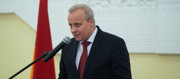 Речь чрезвычайного и полномочного посла России Сергея Копыркина во время приема в посольстве, приуроченном к 23 февраля (21 февраля 2019). Еревaн Речь чрезвычайного и полномочного посла России Сергея Копыркина во время приема в посольстве, приуроченном к 23 февраля (21 февраля 2019). Еревaн - Sputnik Армения