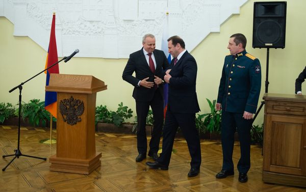 Посол РФ в РА Сергей Копыркин передал слово министру обороны РА Давиду Тонояну во время приема в посольстве, приуроченном к 23 февраля (21 февраля 2019). Еревaн - Sputnik Армения