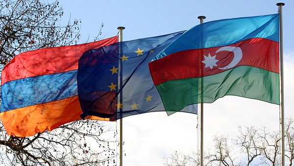 Флаги Армении, ЕС и Азербайджана накануне вхождения стран в Совет Европы (25 января 2001). Страсбург - Sputnik Армения
