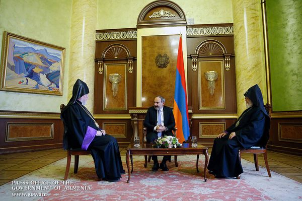У нас есть много дел: Гарегин Второй и Арам Первый встретились с первыми лицами Армении - Sputnik Армения
