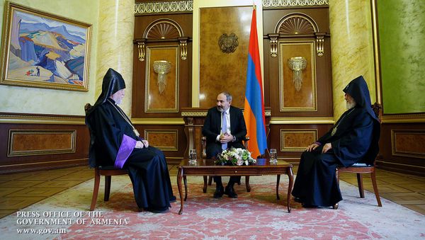 Премьер-министр Никол Пашинян принял Католикоса всех армян Гарегина Второго и Католикоса Великого Дома Киликийского Арама Первого (22 февраля 2019). Еревaн - Sputnik Արմենիա
