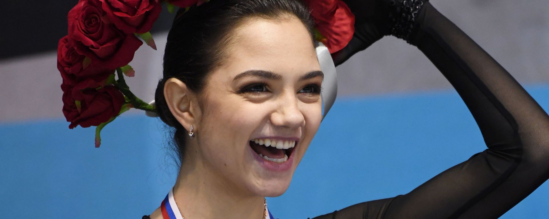 Завоевавшая золотую медаль Кубка России Евгения Медведева (22 февраля 2019). Нижний Новгород Завоевавшая золотую медаль Кубка России Евгения Медведева (22 февраля 2019). Нижний Новгород - Sputnik Армения, 1920, 23.01.2021