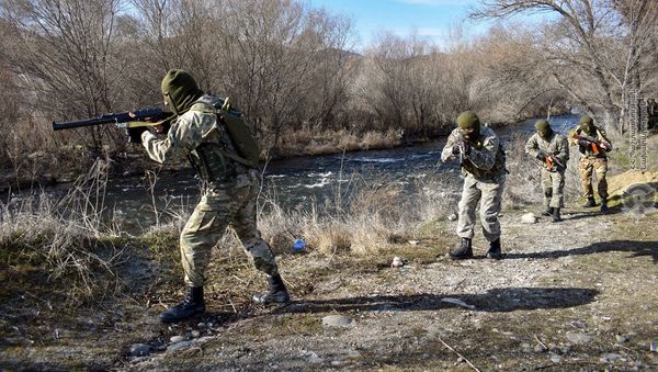 Армянские военнослужащие во время военных учений - Sputnik Армения