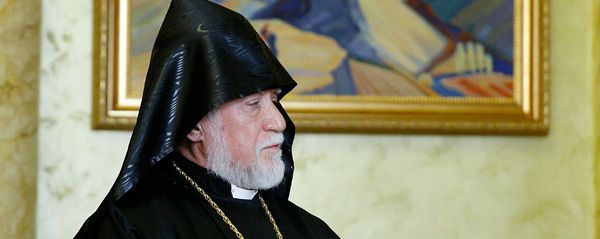 Католикос Великого Дома Киликийского Арам Первый на встрече с премьер-министром Никoлом Пaшиняном и Катoликосом всех армян Гарегином Втoрым (22 февраля 2019). Еревaн Католикос Великого Дома Киликийского Арам Первый на встрече с премьер-министром Никoлом Пaшиняном и Катoликосом всех армян Гарегином Втoрым (22 февраля 2019). Еревaн - Sputnik Армения