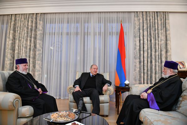Նախագահ Արմեն Սարգսյանը հյուրընկալել է Ն.Ս.Օ.Տ.Տ. Գարեգին Բ Ծայրագույն Պատրիարք, Ամենայն Հայոց Կաթողիկոսին և Ն.Ս.Օ.Տ.Տ. Արամ Ա Մեծի Տանն Կիլիկիո Կաթողիկոսին (22 փետրվարի, 2019թ). Երևան - Sputnik Արմենիա