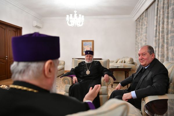 У нас есть много дел: Гарегин Второй и Арам Первый встретились с первыми лицами Армении - Sputnik Армения