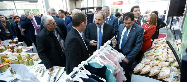Премьер-министр Никол Пашинян принял участие на конгрессе-выставке Мой шаг во имя Лорийской области (23 февраля 2019). Ванадзор Премьер-министр Никол Пашинян принял участие на конгрессе-выставке Мой шаг во имя Лорийской области (23 февраля 2019). Ванадзор - Sputnik Արմենիա