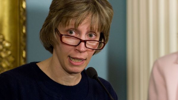 Речь Линн Трейси во время награждения За героизм гос.секретаря США (7 декабря 2009). Вашингтон - Sputnik Армения