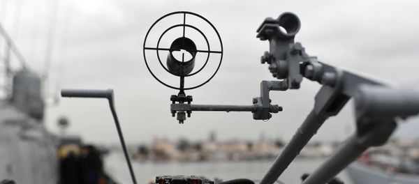 Прицел крупнокалиберного 14,5-мм пулемета на новейшем малом ракетном корабле - Sputnik Արմենիա