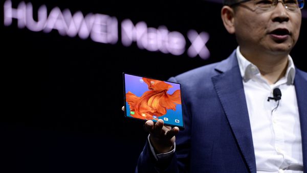 Генеральный директор подразделения потребительских товаров Huawei Ричард Юй представляет новый смартфон HUAWEI Mate X на Mobile World Congress (24 февраля 2019). Барселона Генеральный директор подразделения потребительских товаров Huawei Ричард Юй представляет новый смартфон HUAWEI Mate X на Mobile World Congress (24 февраля 2019). Барселона - Sputnik Արմենիա