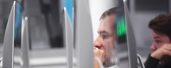 Пользователь у компьютера - Sputnik Армения