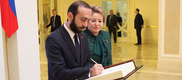 Встреча спикера парламента Армении Арарата Мирзояна с председателем Совета Федерации России Валентиной Матвиенко (25 февраля 2019). Москвa Встреча спикера парламента Армении Арарата Мирзояна с председателем Совета Федерации России Валентиной Матвиенко (25 февраля 2019). Москвa - Sputnik Армения