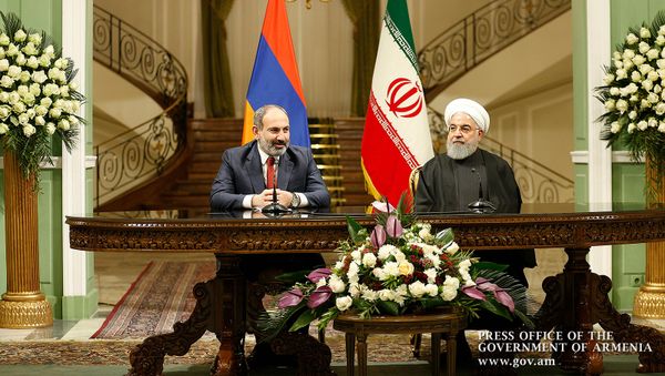 Премьер-министр Армении Никол Пашинян и президент Ирана Хасан Рухани на совместной пресс-конференции (27 февраля 2019). Тегеран Премьер-министр Армении Никол Пашинян и президент Ирана Хасан Рухани на совместной пресс-конференции (27 февраля 2019). Тегеран - Sputnik Արմենիա