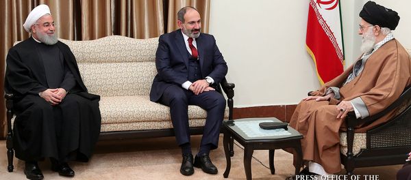 Премьер-министра Армении Никола Пашиняна принял Верховный лидер Исламской революции Аятолла Сейед Али Хаменеи (27 февраля 2019). Тегеран Премьер-министра Армении Никола Пашиняна принял Верховный лидер Исламской революции Аятолла Сейед Али Хаменеи (27 февраля 2019). Тегеран - Sputnik Армения