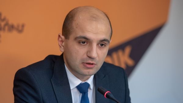 Норайр Дунамалян на пресс-конференции по теме открытия первой  международной научно-образовательной школы в Дилижане - Sputnik Արմենիա