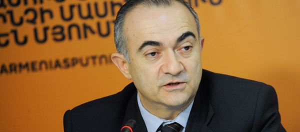 Теван Погосян на пресс-конференции по теме открытия первой международной научно-образовательной школы в Дилижане - Sputnik Армения