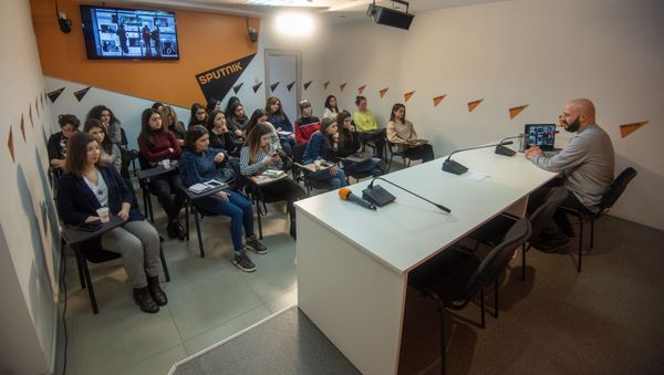 Фотограф Sputnik Армения Асатур Есаянц на очередном модуле SputnikPro Фотограф Sputnik Армения Асатур Есаянц на очередном модуле SputnikPro - Sputnik Армения