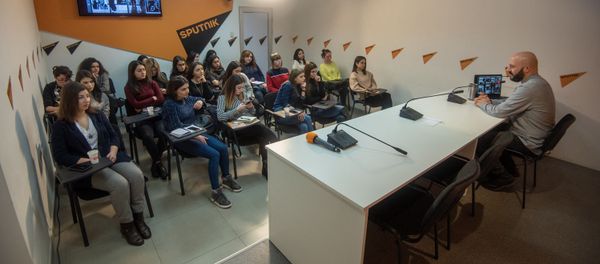 Фотограф Sputnik Армения Асатур Есаянц на очередном модуле SputnikPro Фотограф Sputnik Армения Асатур Есаянц на очередном модуле SputnikPro - Sputnik Армения