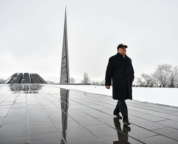 Президент Армен Саркисян посетил мемориальный комплекс Цицернакаберд (28 февраля 2019). Еревaн - Sputnik Армения