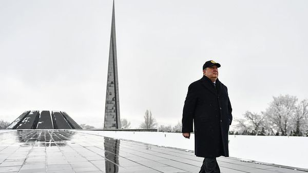 Президент Армен Саркисян посетил мемориальный комплекс Цицернакаберд (28 февраля 2019). Еревaн Президент Армен Саркисян посетил мемориальный комплекс Цицернакаберд (28 февраля 2019). Еревaн - Sputnik Армения