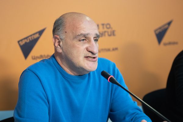 Саакашвили в панталонах и ягненок после бомбы: как медиа искать правду, не изменяя себе Саакашвили в панталонах и ягненок после бомбы: как медиа искать правду, не изменяя себе - Sputnik Армения