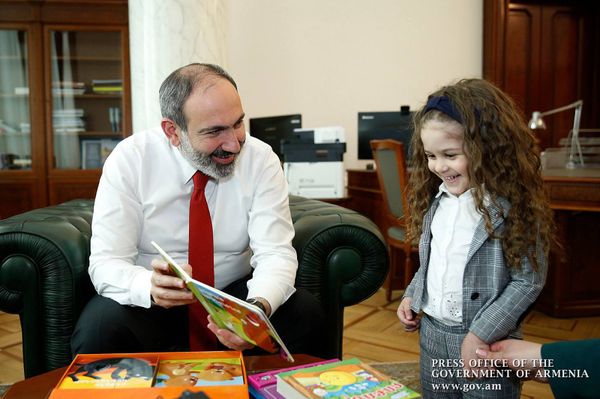 Փաշինյանը հյուրընկալել է 4 տարեկան Մարիին. լուսանկարներ - Sputnik Արմենիա