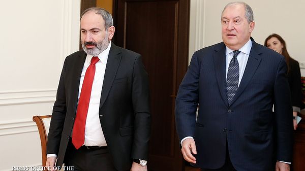 Встреча премьер-министра и президента Армении Никола Пашиняна и Армена Саркисяна (1 марта 2019). Еревaн - Sputnik Армения