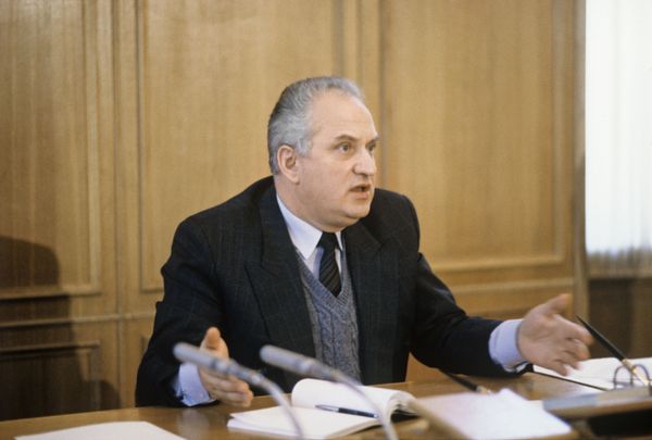 Сбить армянского дипломата: почему Сурен Арутюнян встал на пути советского маршала Сбить армянского дипломата: почему Сурен Арутюнян встал на пути советского маршала - Sputnik Армения