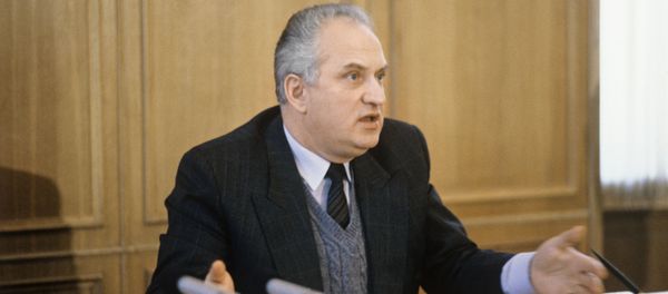 Первый секретарь Компартии Армении Сурен Арутюнян на заседании Республиканского совета (25 января 1990). Еревaн Первый секретарь Компартии Армении Сурен Арутюнян на заседании Республиканского совета (25 января 1990). Еревaн - Sputnik Армения