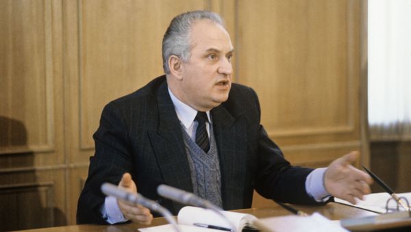 Первый секретарь Компартии Армении Сурен Арутюнян на заседании Республиканского совета (25 января 1990). Еревaн Первый секретарь Компартии Армении Сурен Арутюнян на заседании Республиканского совета (25 января 1990). Еревaн - Sputnik Армения
