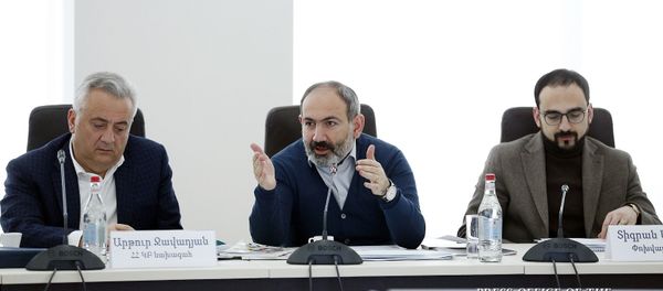 Премьер-министр посетил Учебно-исследовательский центр ЦБ в Дилижане - Sputnik Армения